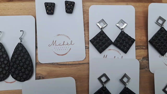 Thumbnail: Black beauty small square 