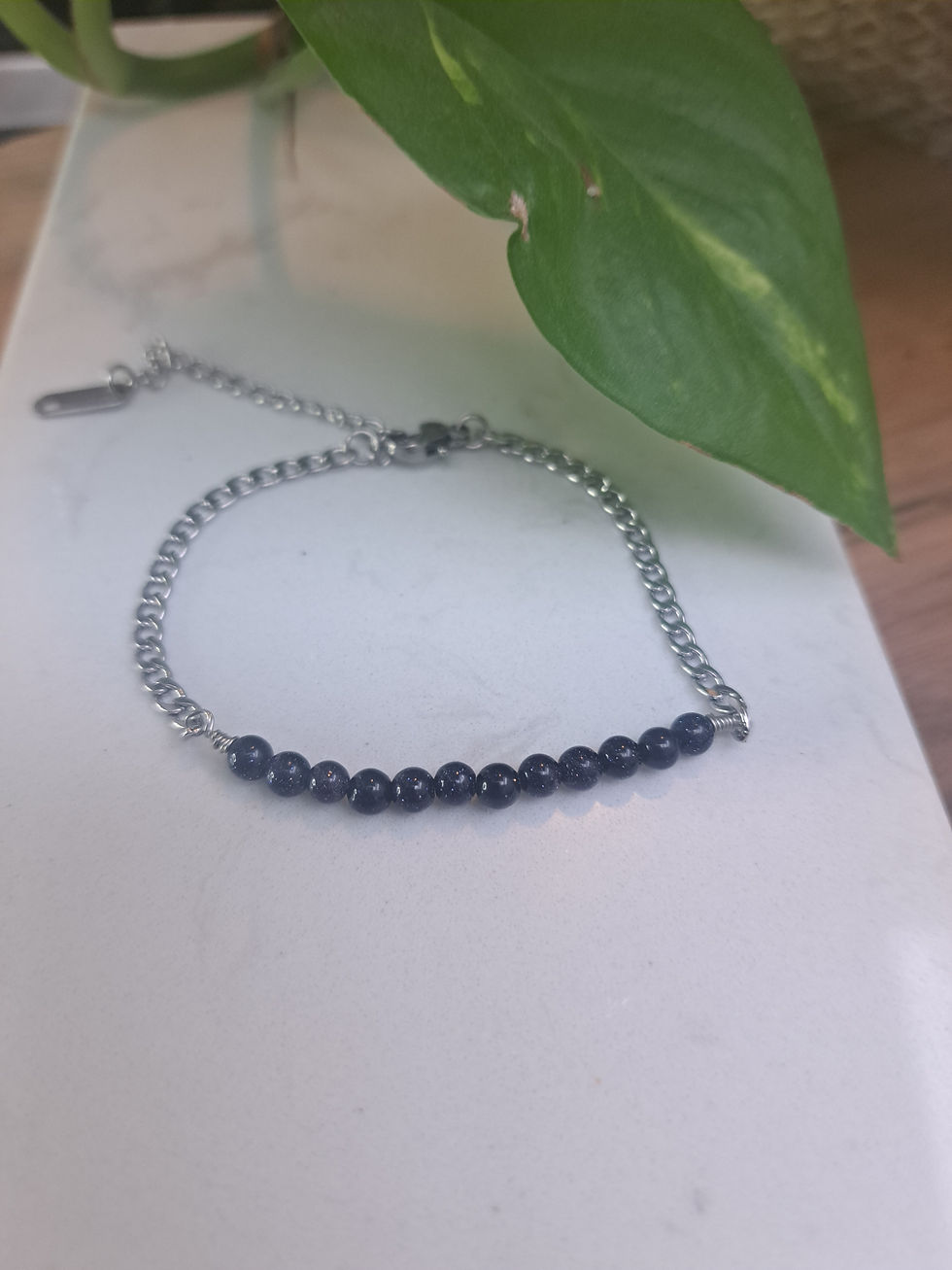 Thumbnail: Handgemaakte armband met blauw goudsteen