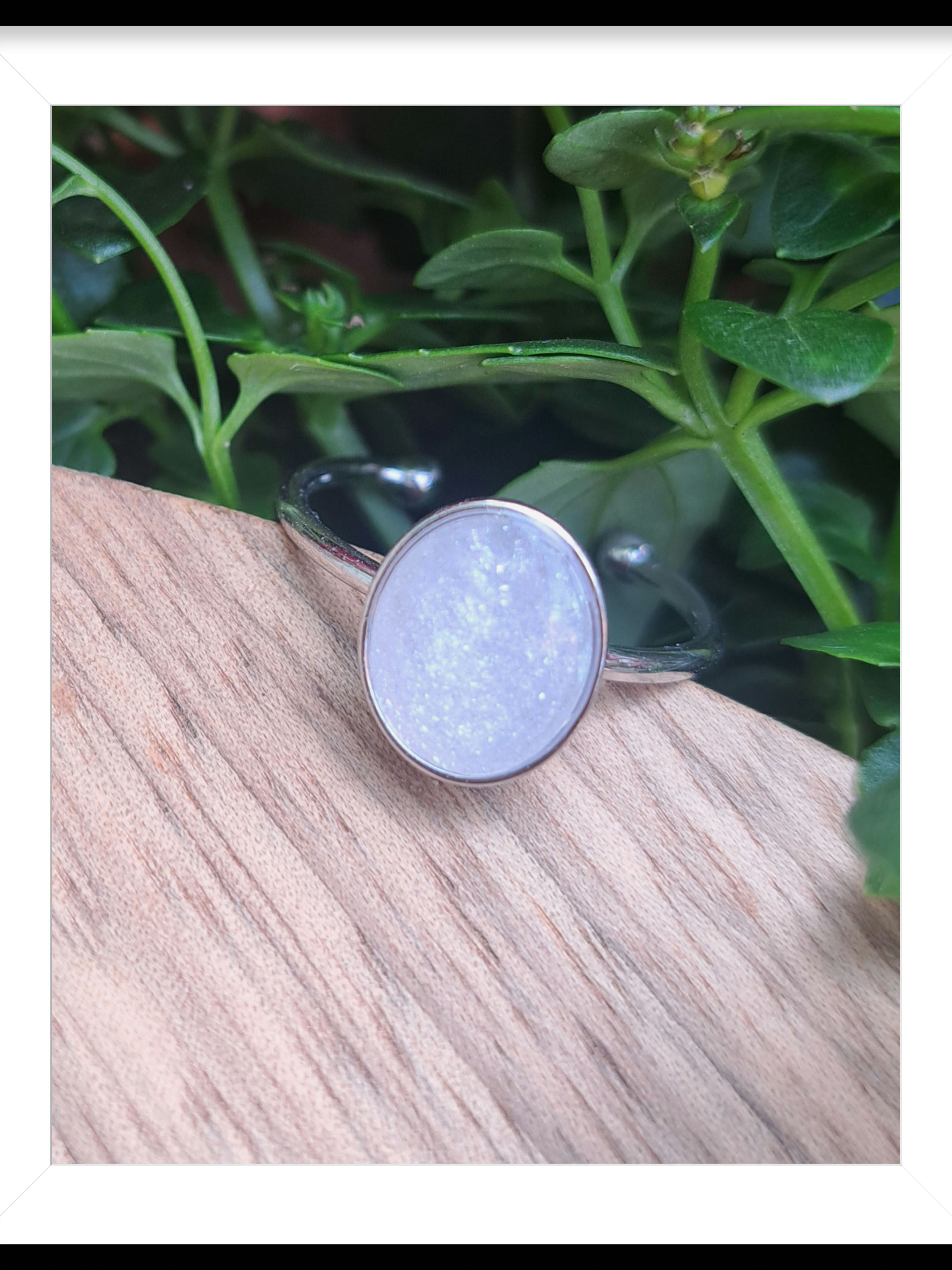 White shimmer ring oval big silver 