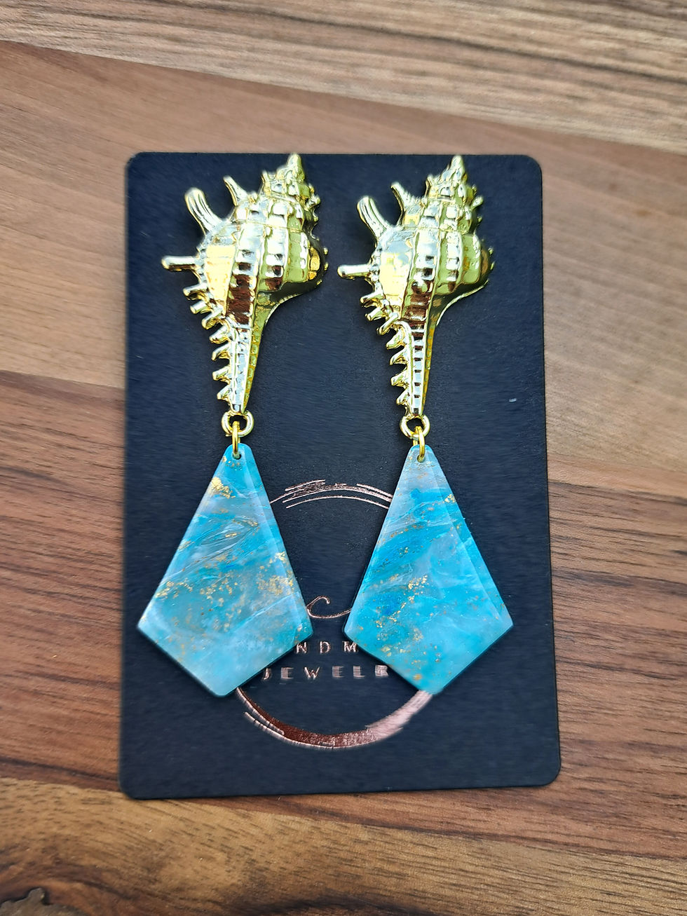 Thumbnail: Statement Schelp Oorbellen Goud – Ocean Collection Handgemaakt