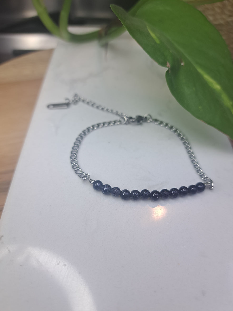 Thumbnail: Handgemaakte armband met blauw goudsteen