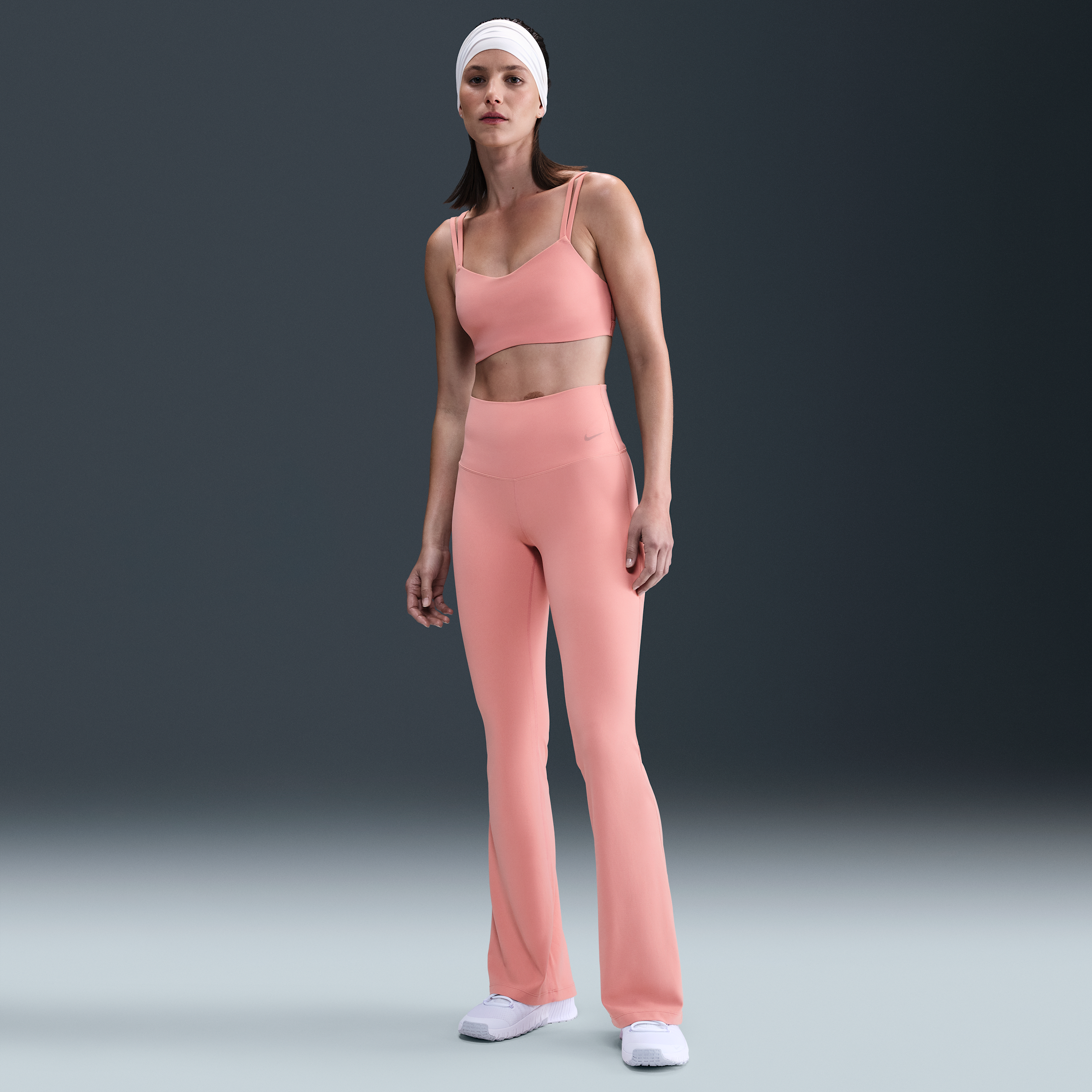 Leggings de tiro alto acampanados para mujer Nike Zenvy - Rosa