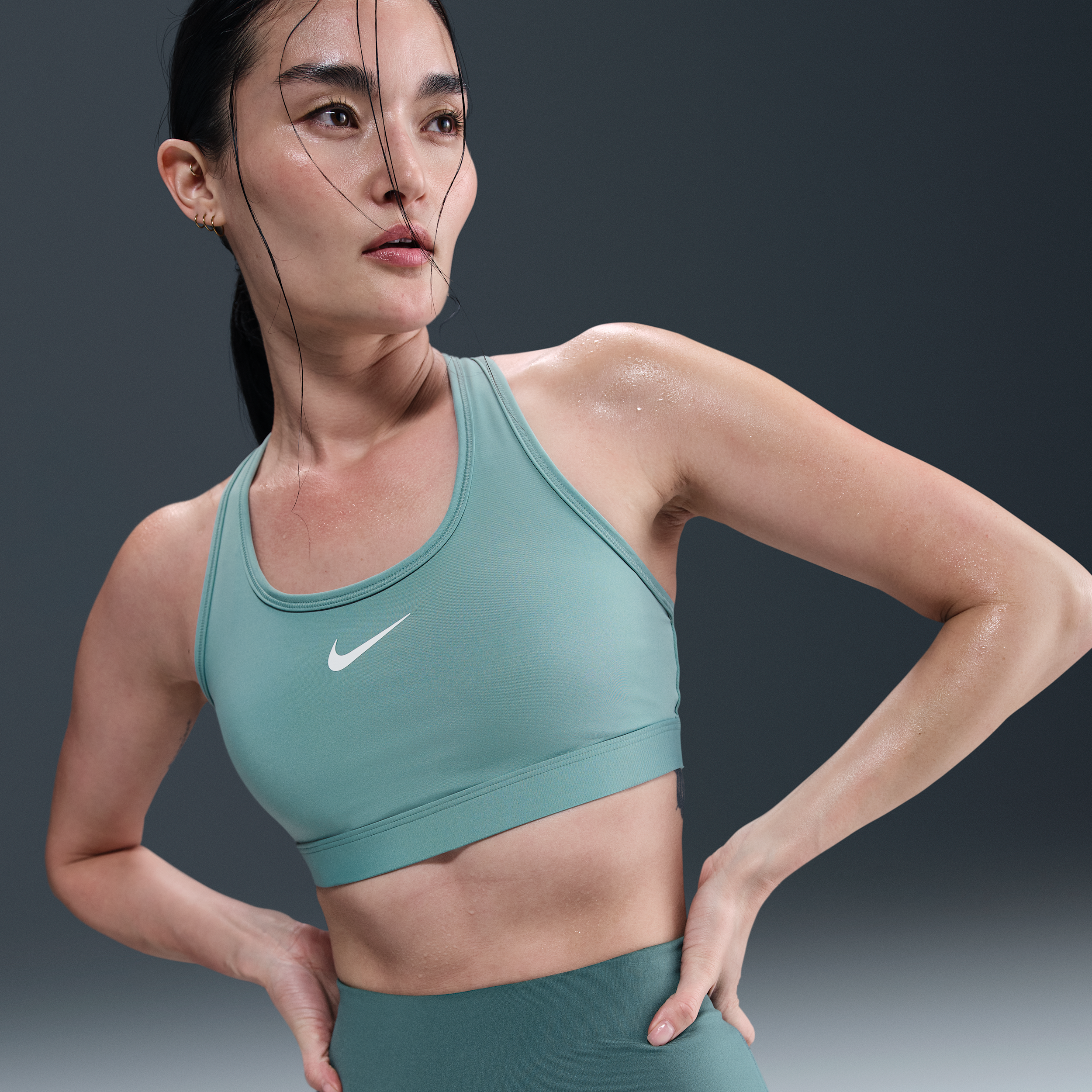 Bra deportivo con almohadillas para mujer Nike Swoosh Medium Support - Verde - 5