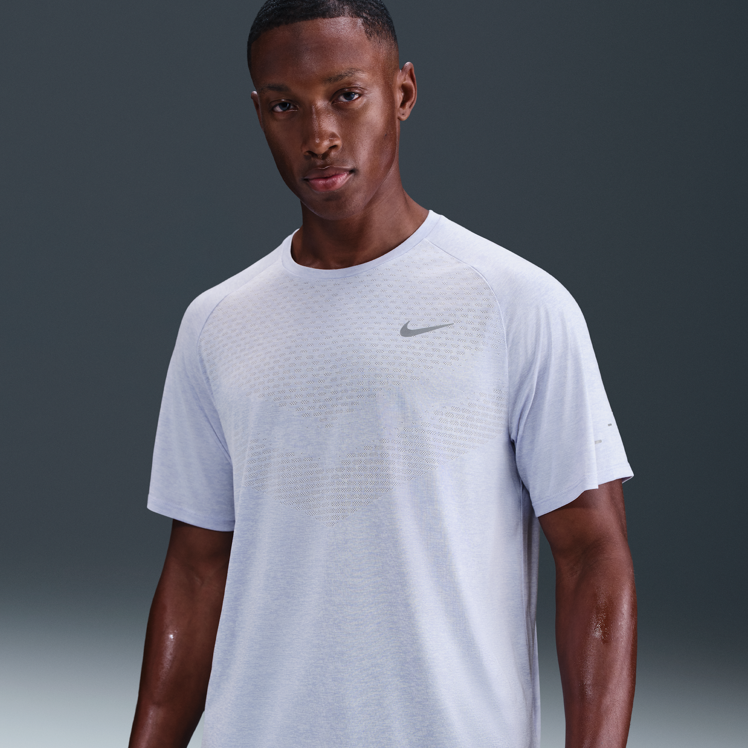 Playera de correr de manga corta Dri-FIT ADV para hombre Nike Stride - Gris - 50
