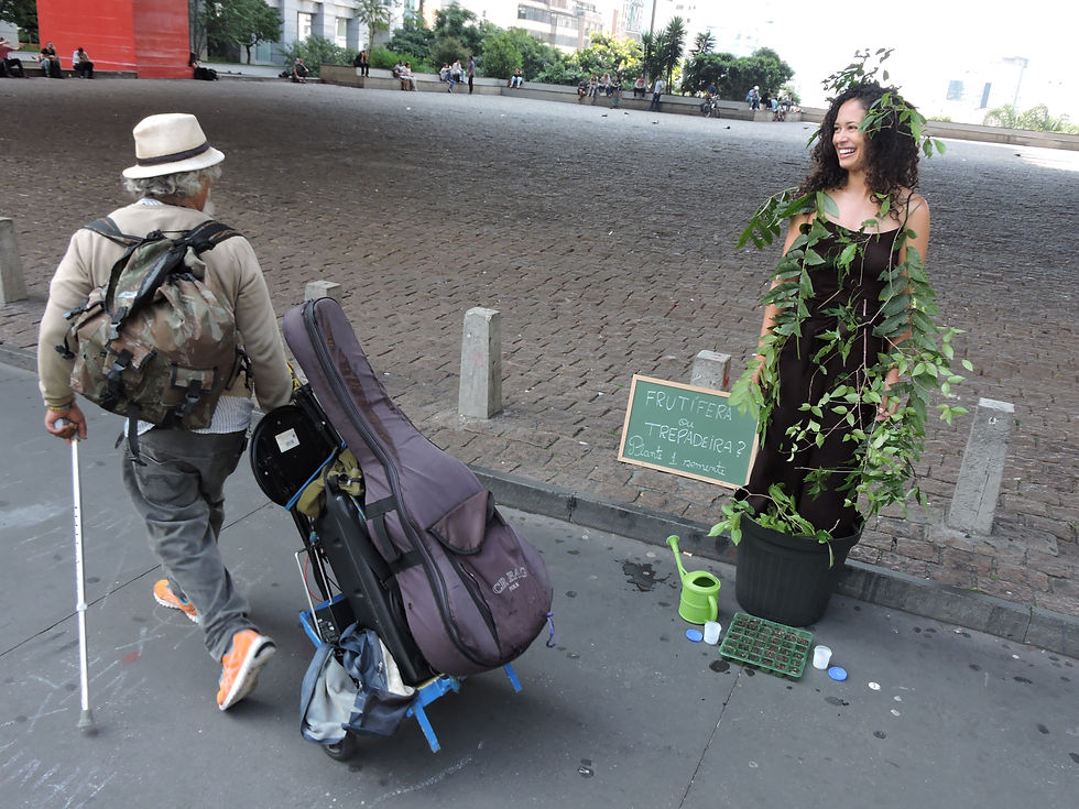 Performance Mulher-planta 8