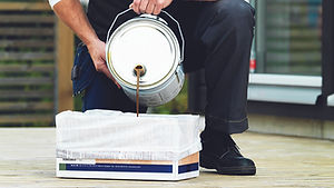 BONA_decking_oil_pouring_0.jpg