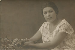 Девушка с сиренью.