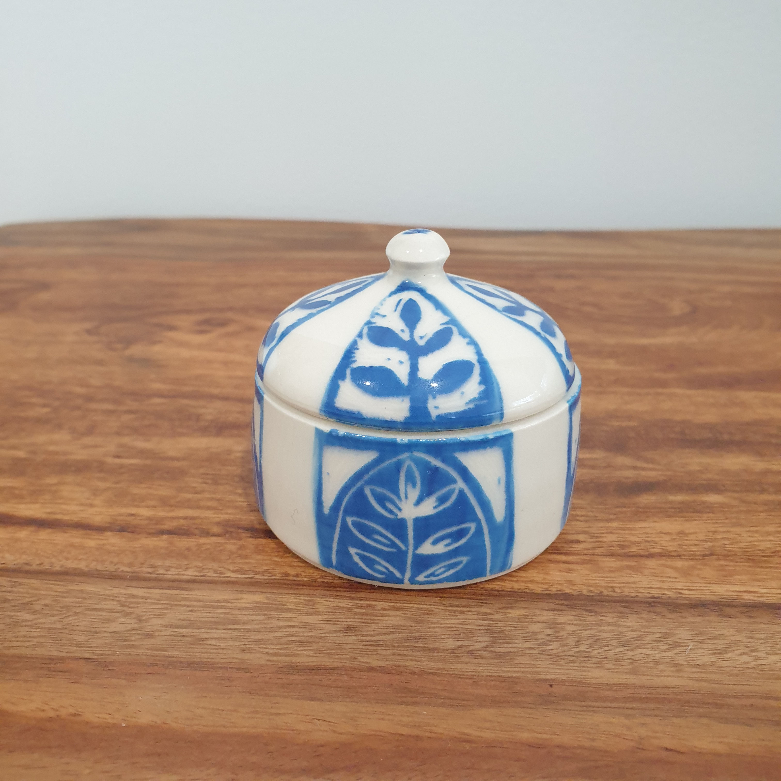 blue and white Jewellery bowl with lid