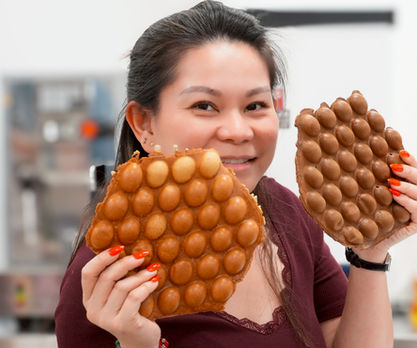 Professional bubble tea and waffle training course in Taiwan featuring Taiwanese milk tea, waffles, and hands-on café business training.