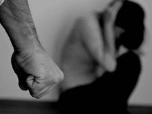Esposa é agredida com soco na boca por marido embriagado em Várzea Paulista