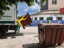 Prefeitura de Jundiaí mantém 2 mil contêineres para descarte de lixo orgânico e reforça a importância do descarte correto