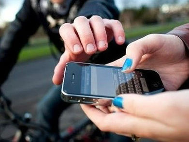 “Perdeu, perdeu”: dupla rouba mulher a caminho do trabalho em Atibaia