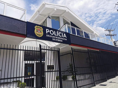 Cães debilitados e gatos confinados em carrinho: mulher é presa por maus-tratos em Atibaia