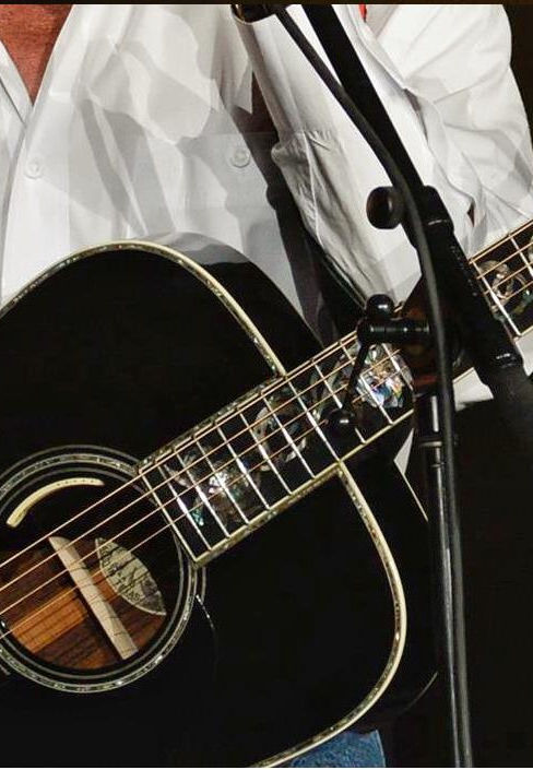 Guitarra Electroacustica Tyler Negra Con Equalizador (40 Aniversario) -  Comprá en San Juan