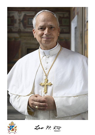 Foto-Ufficiale-Papa-Leone-XIV_Copyright-VATICAN-MEDIA (1).jpg