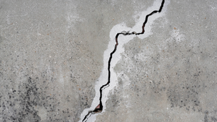 Cracked dry earth representing climate tech Valley of Death challenges - Earth VC deep tech investment insight