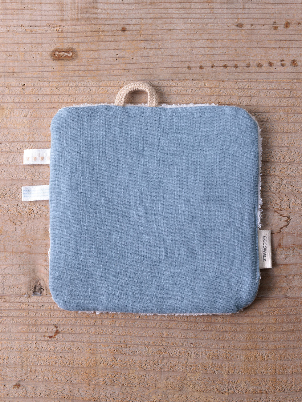 サムネイル： シリコンストラップとおもちゃハンカチ（やさしいガーゼ）＿　サックス（Ｒ－２５０８０３ＳＸ）