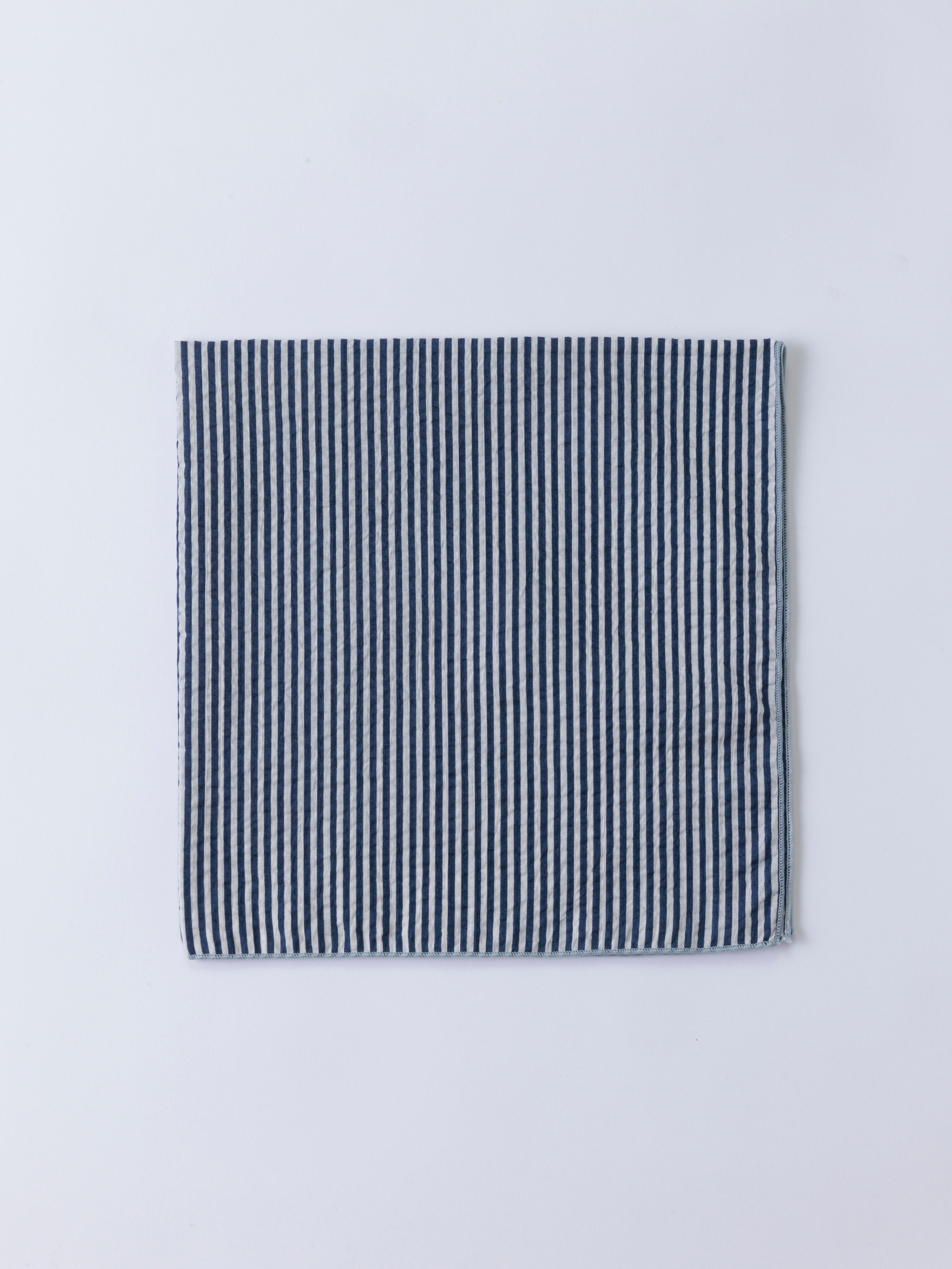 大判ハンカチ（ストライプ）＿ネイビー（Ｌ－２４１２２６ＮＶ）