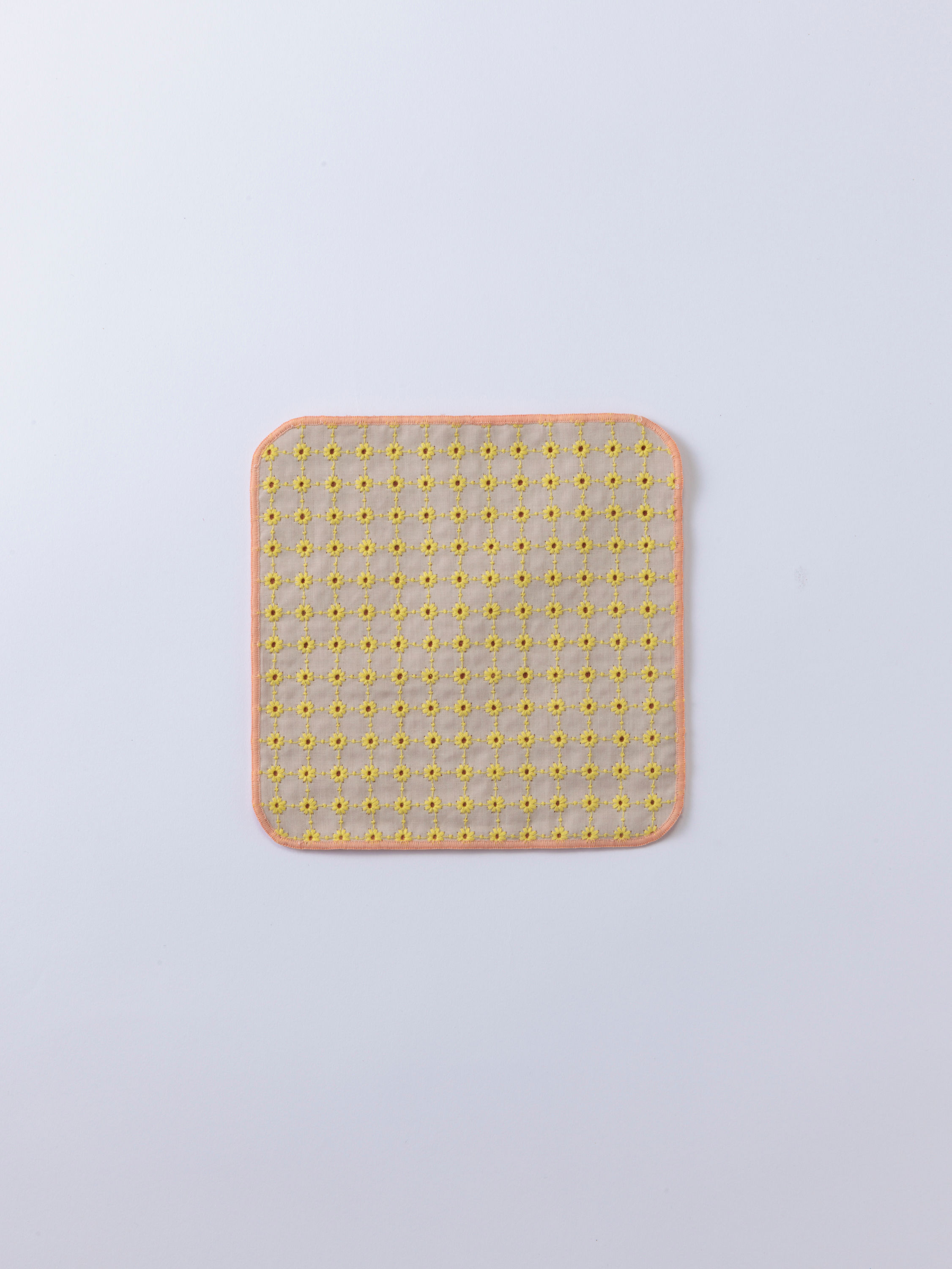 大人の刺繍ミニハンカチ（タイニーフラワー）＿イエロー（Ｌ－２５０９０３ＹＥ）