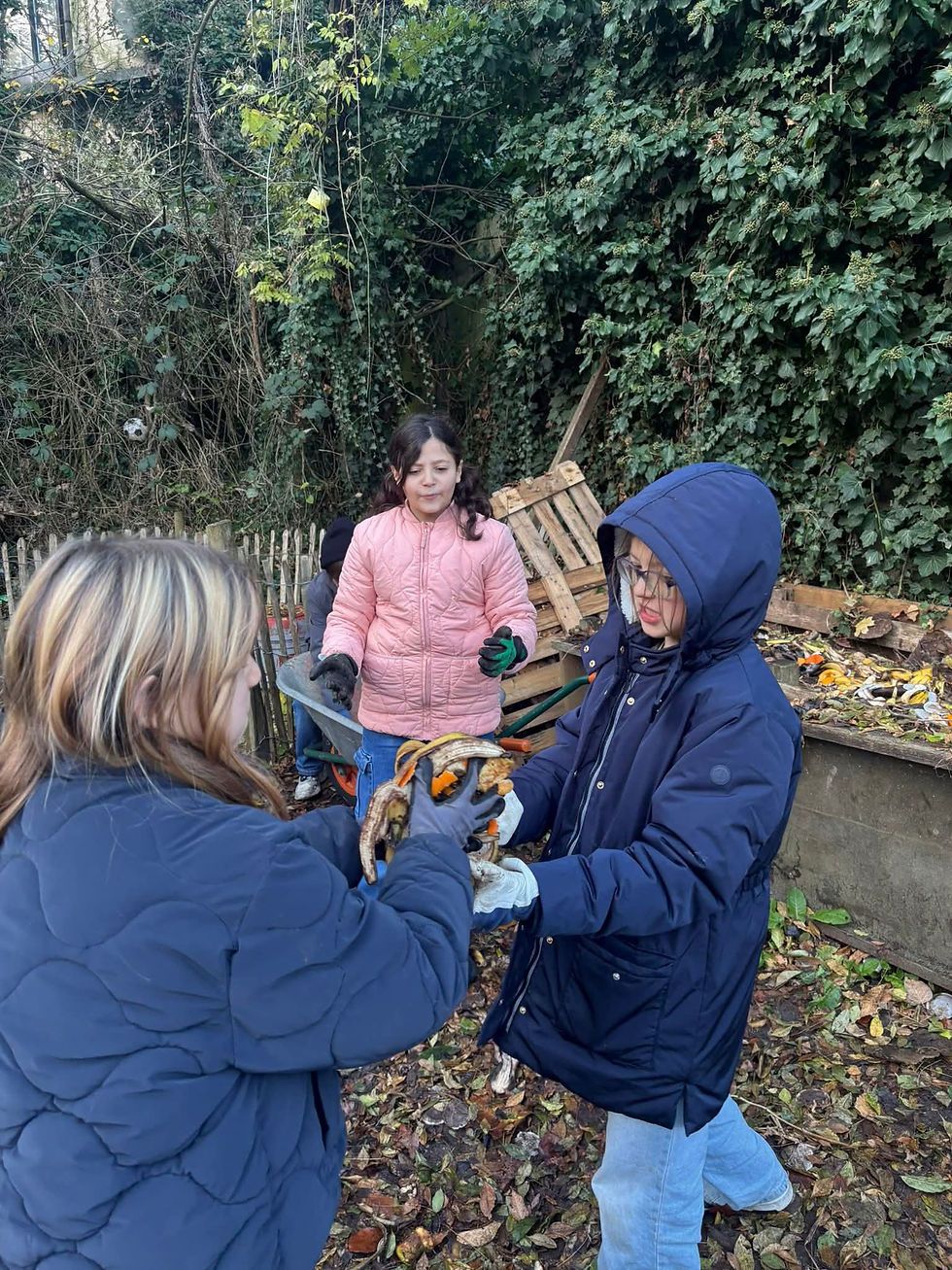 Entretien du compost par les 5e/6e