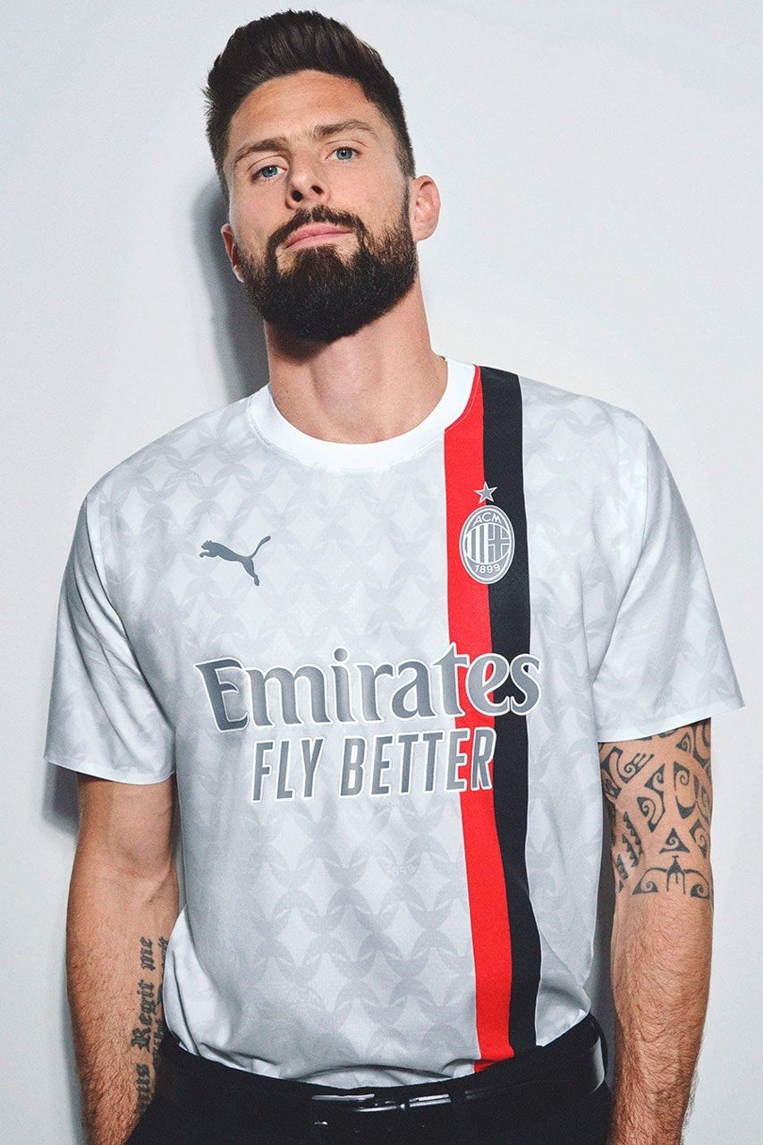 le maillot blanc extérieur est devenu un symbole emblématique de l'identité du club. Au fil des années, il a gagné le surnom de "The Lucky One" (le chanceux) en raison de ses triomphes lors de six finales européennes. Ce maillot porte en lui les souvenirs inoubliables de victoires historiques, de joueurs légendaires et de moments de gloire qui ont marqué l'histoire du football