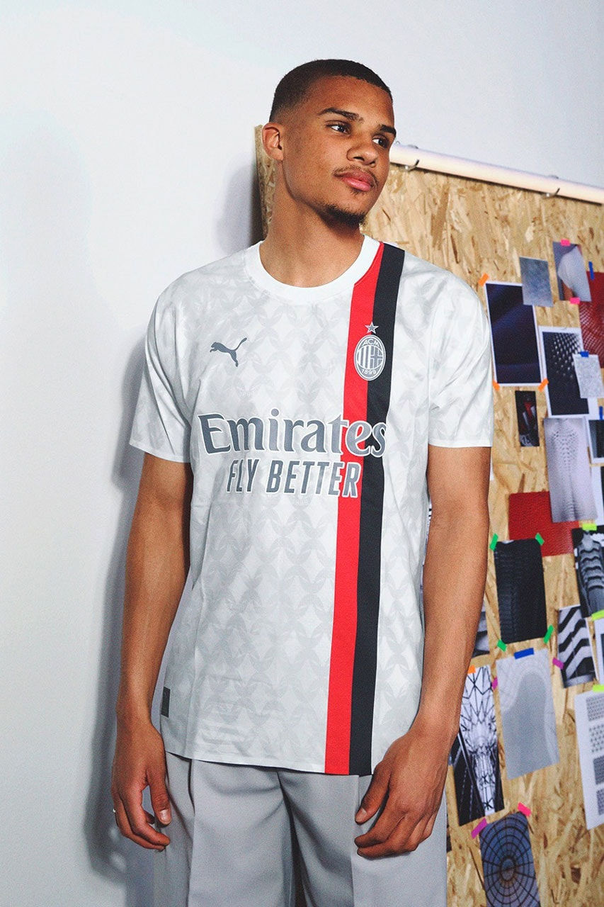 le maillot blanc extérieur est devenu un symbole emblématique de l'identité du club. Au fil des années, il a gagné le surnom de "The Lucky One" (le chanceux) en raison de ses triomphes lors de six finales européennes. Ce maillot porte en lui les souvenirs inoubliables de victoires historiques, de joueurs légendaires et de moments de gloire qui ont marqué l'histoire du football
