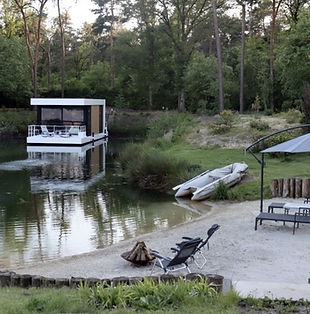 Tiny house met strandje.jpg