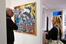 Gasten expositie John Nieland 'bestemming onbekend' in het Herman van Veen Arts Center.