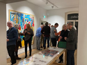 Gasten expositie John Nieland 'bestemming onbekend' in het Herman van Veen Arts Center.