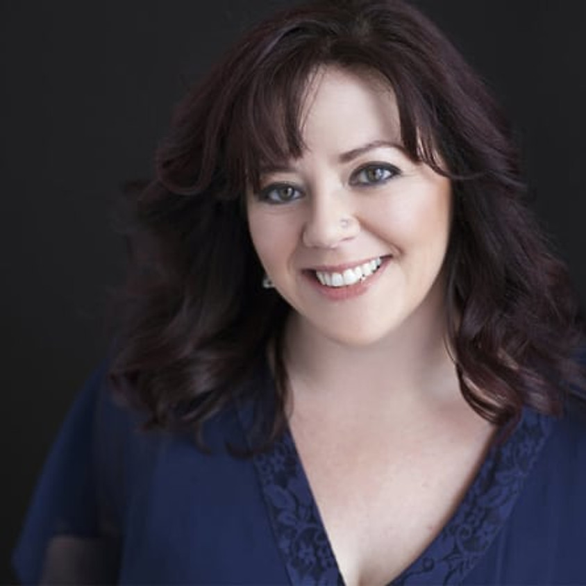 Lauren Rainbow, Medium