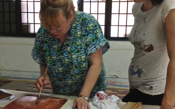 Jane demos a bookmatch mahogany grain for Chantale