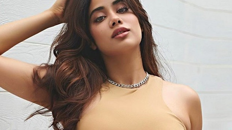 Janhvi Kapoor kicks off the shooting of Helen remake in Mumbai