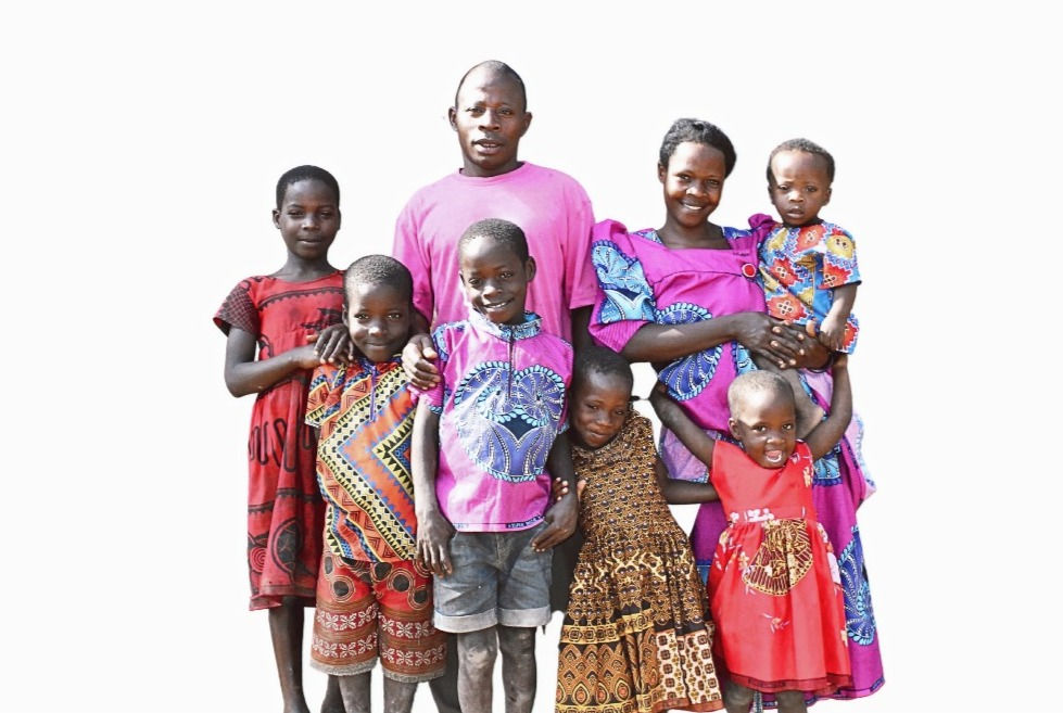 Pictureof a family from Uganda