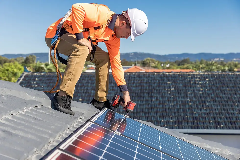 SÉCURITÉ EN HAUTEUR ET ÉNERGIES RENOUVELABLES : Installation de panneaux photovoltaïques.