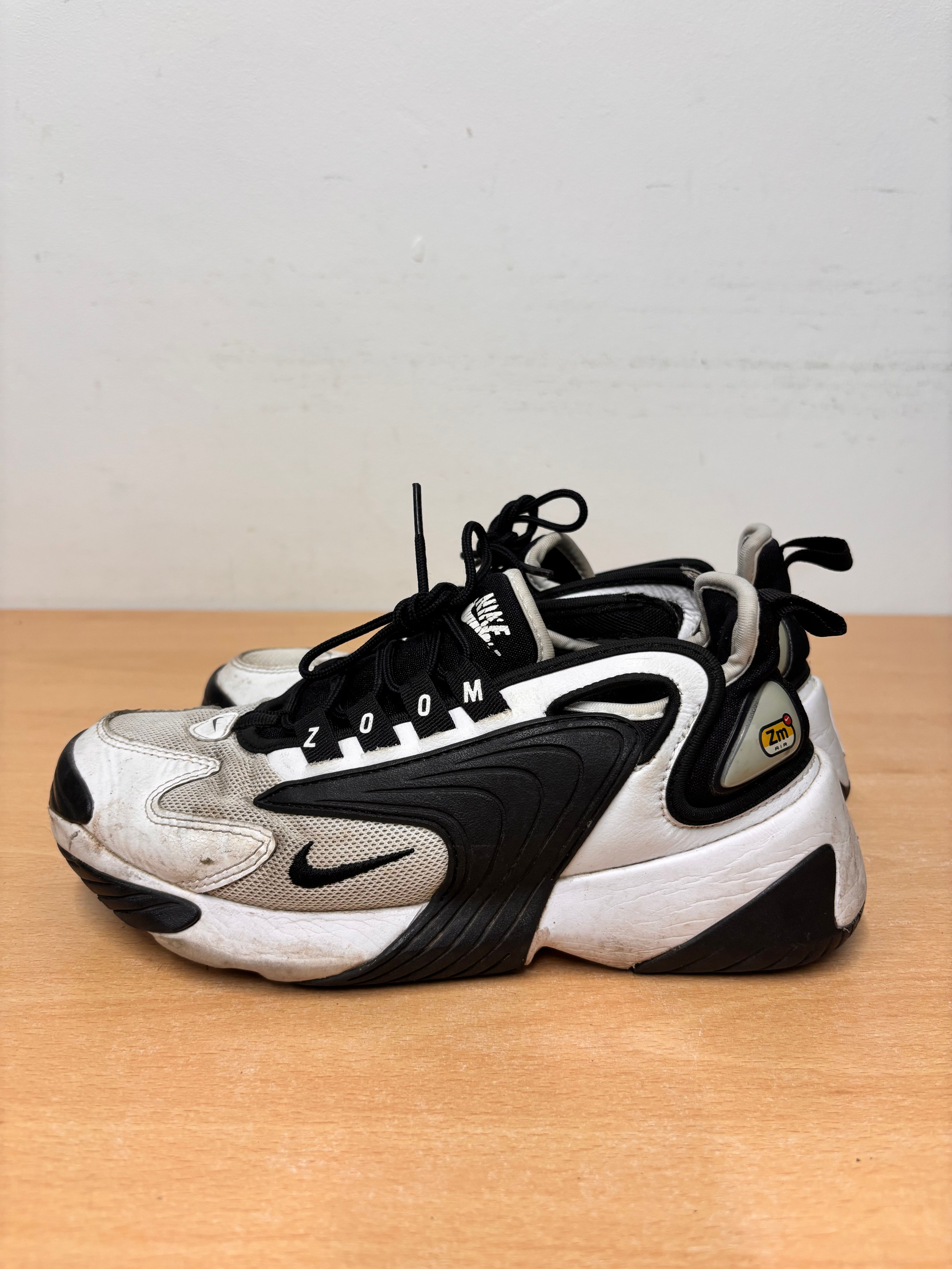 ∞ Nike Zoom 2K Trainers (Black/White) Size 4 (S187)