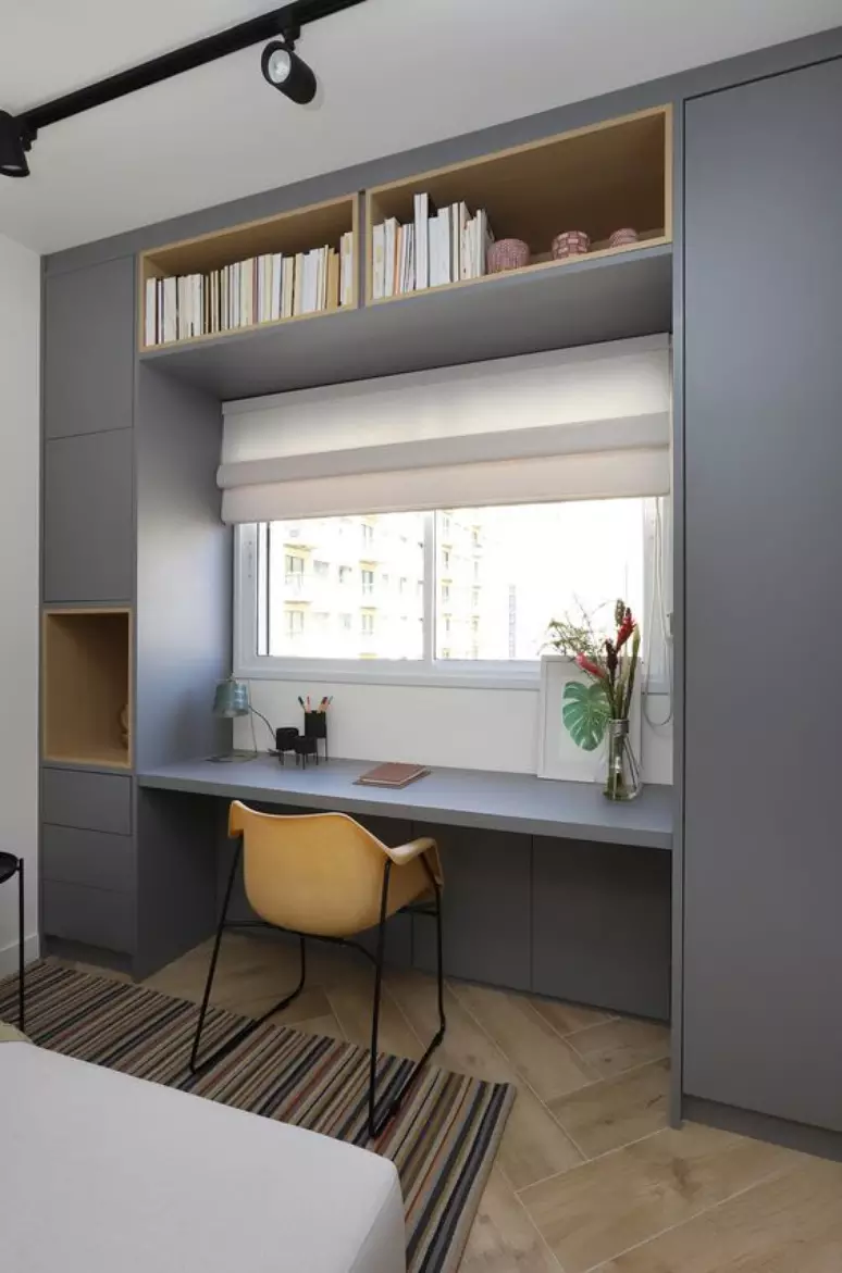 Mais ideias 6 Armário de escritorio planejado com mesa – Foto Arkpad
