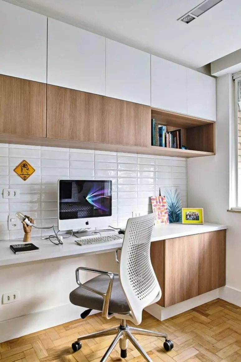 Mais ideias 3 Armário de escritório planejado com escrivaninha – Foto Casa e Jardim