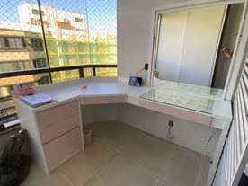 Home office com armários planejados
