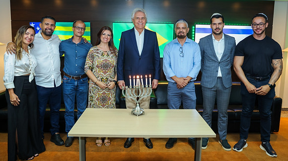 Caiado celebra Hanukkah com comunidade judaica goianadd.jfif