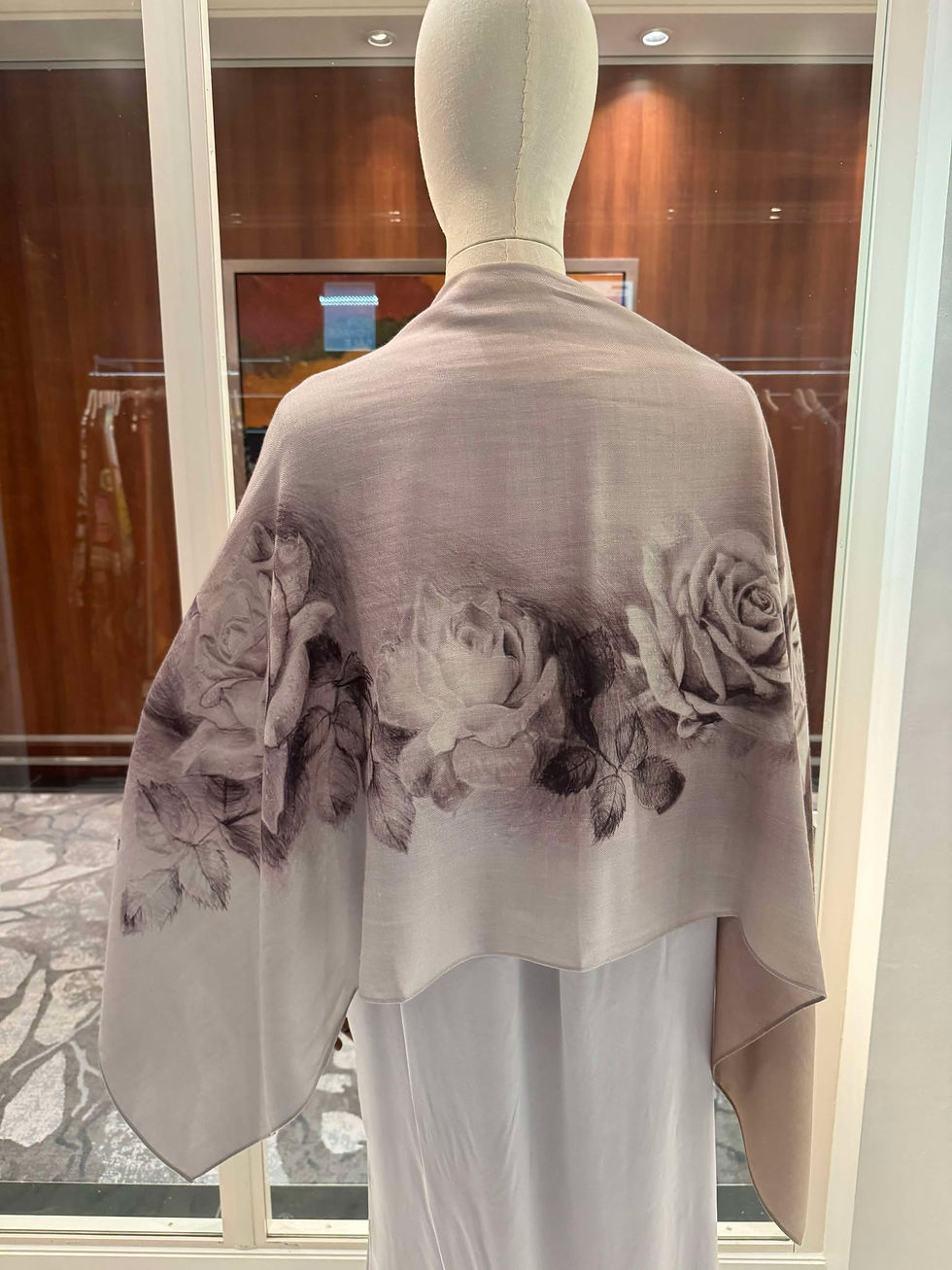 Thumbnail: WHITE ROSES CASHMERE SHAWL