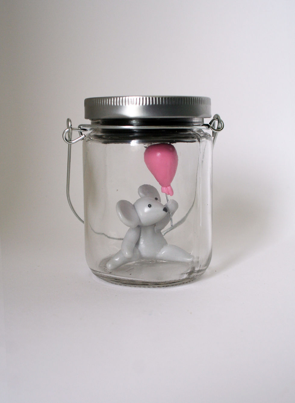 Veilleuse solaire petite souris grise et son ballon rose