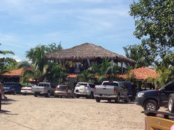 Amplio estacionamiento privado