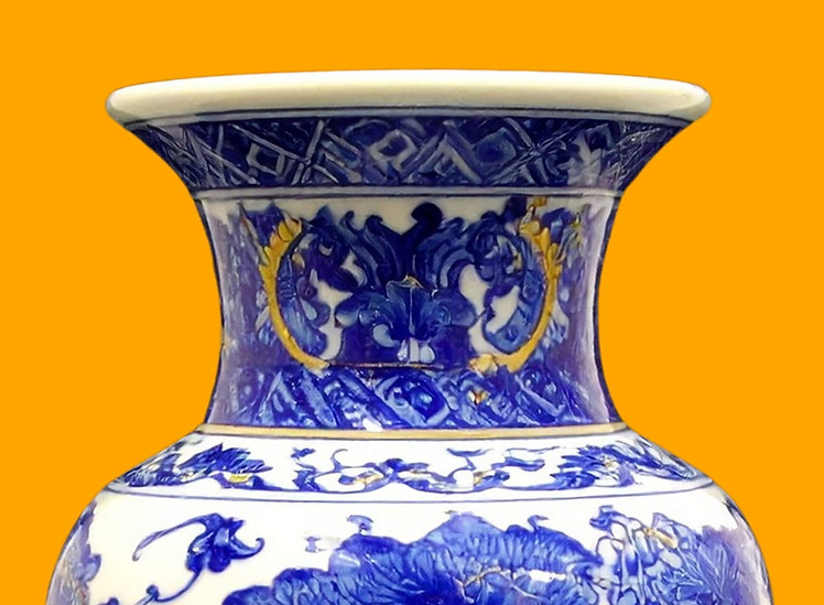 blue and gold porcelain Chinese vase