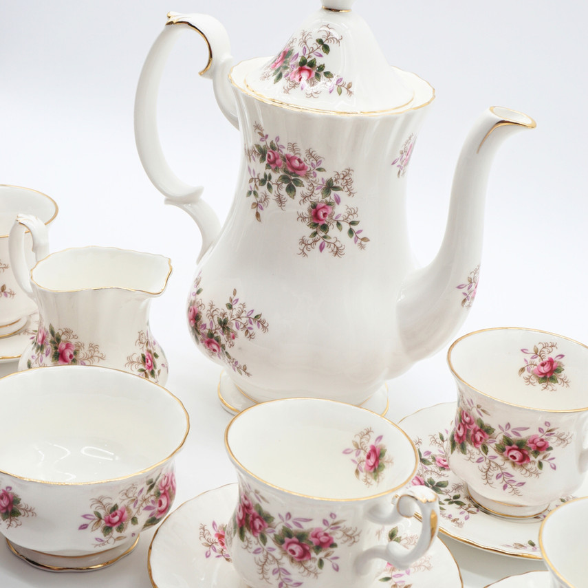 Royal Albert Lavender Rose Tea Set, Fifteen Pieces