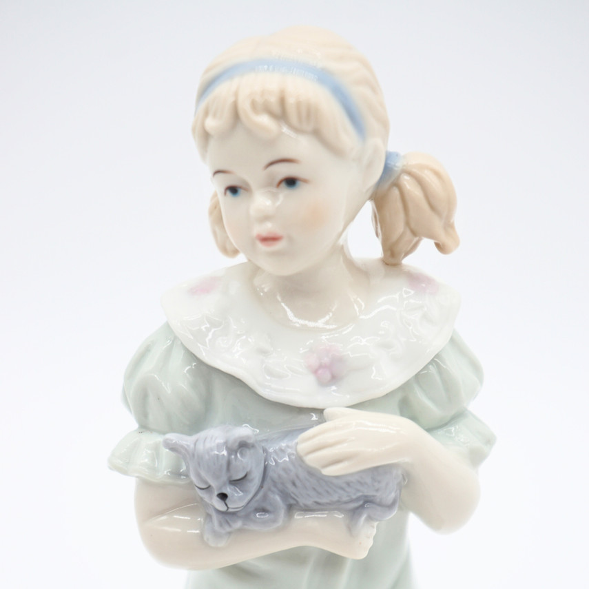 Vintage Regal Collection Figurine Bedtime Range
