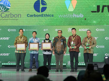CarbonEthics and partners at the 2nd Annual Indonesia Green Industry Summit 2025 (AIGIS), recognized for supporting industrial decarbonization, carbon credits, and green innovation in Indonesia.