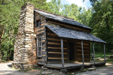 Cabin in Cades Cove on tour with Tennessee Mountain Tours
