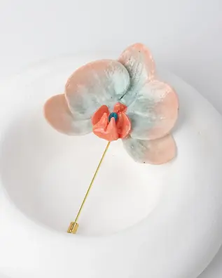 Horizon-Glow-Orchid-Porcelain-Brooch-05.webp