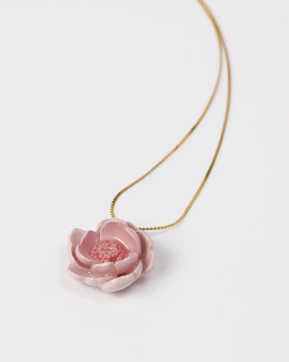 Küçük resim: Camellia Bloom Kolye