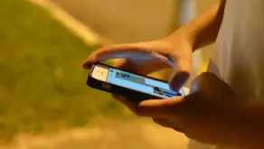 Rolagem infinita será proibida ao público infantil nas redes